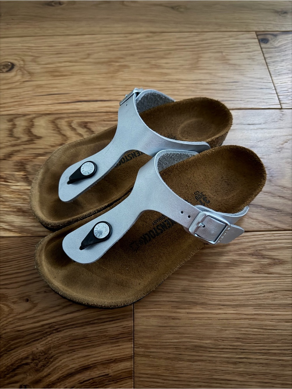 Birkenstock Gizeh Kids Silver Sandals EU 31 (US Kids 13/13.5)